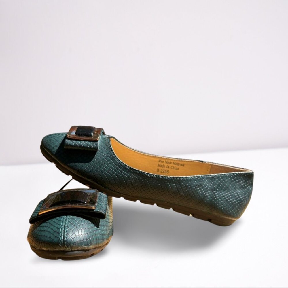 Victoria K Women’s Ballet Flats Size 7 Green Buckle Slip-On Shoes